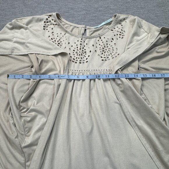 Maurices Womens Beige Tan Eyelet Blouse Short Dolman Sleeves Keyhole Size Small - Picture 11 of 15